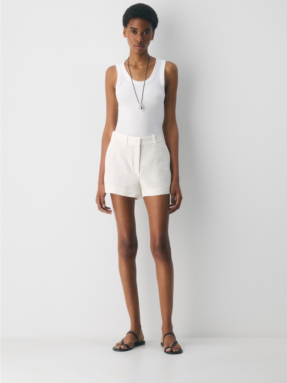 NWT Aritzia Babaton New Agency Mini Short - PowerLinen™ 12